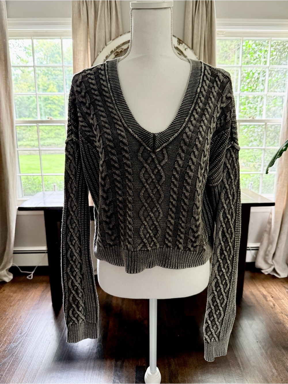 Aeropostale Charcoal Cable Knit V-Neck Sweater size M